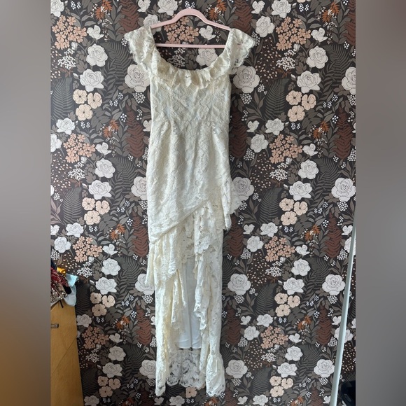NWOT Lovers and friends Rosewater Lace Gown in white size small - Picture 4 of 5